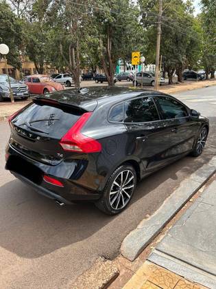 VOLVO V40 2.0 T4 MOMENTUM GASOLINA 4P AUTOMÁTICO